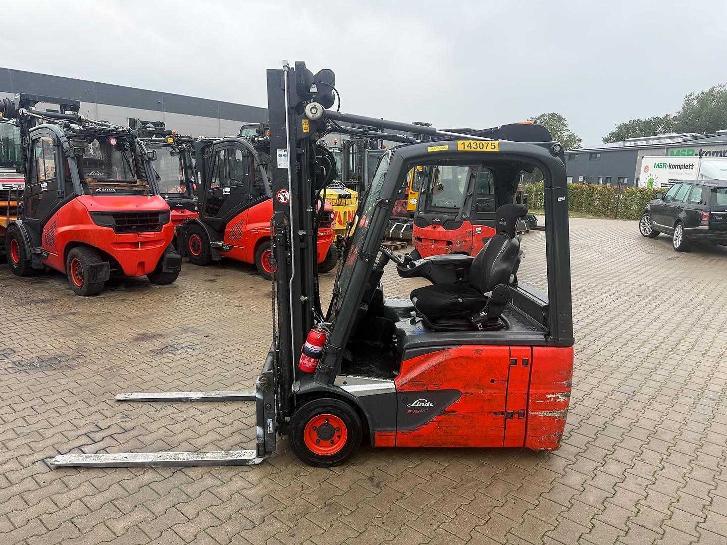 Chariot élévateur d'occasion LINDE E 16 -02 ELEKTRO DREIRADFRONTSTAPLER (13064794)