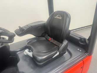 Chariot élévateur d'occasion LINDE E 16-02 ELEKTRO VIERRADFRONTSTAPLER (13049929)