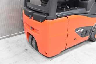 Chariot élévateur d'occasion LINDE E 16 C - 02 /57335/ ELEKTRO DREIRADFRONTSTAPLER (13050296)