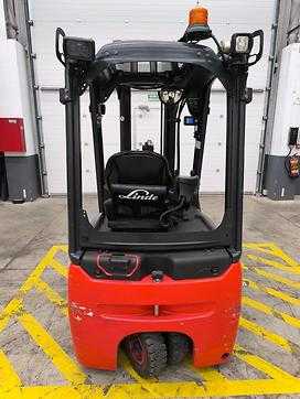 Chariot élévateur d'occasion LINDE E 16 C LITIO  ELEKTRO DREIRADFRONTSTAPLER (13036013)