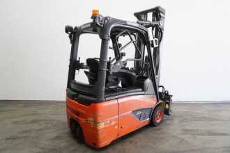 Chariot élévateur d'occasion LINDE E 16 EVO 386-02 ELEKTRO DREIRADFRONTSTAPLER (13067203)