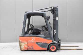 Chariot élévateur d'occasion LINDE E 16 L - 02 /58121/ ELEKTRO DREIRADFRONTSTAPLER (13052411)