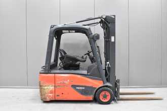 Chariot élévateur d'occasion LINDE E 16 L - 02 /58122/ ELEKTRO DREIRADFRONTSTAPLER (13052412)