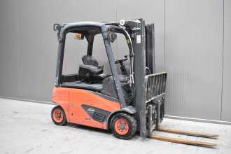 Chariot élévateur d'occasion LINDE E 16 P - 02 /58646/ ELEKTRO VIERRADFRONTSTAPLER (13074550) backdrop