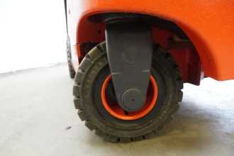 Chariot élévateur d'occasion LINDE E 16 P EVO 386-02 ELEKTRO VIERRADFRONTSTAPLER (12927497)