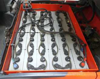 Chariot élévateur d'occasion LINDE E 16 PH EVO 386-02 ELEKTRO VIERRADFRONTSTAPLER (13062752)