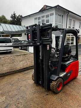 Chariot élévateur d'occasion LINDE E 16C-02 EVO2 ELEKTRO DREIRADFRONTSTAPLER (13076212)