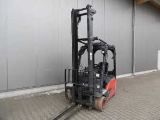 Chariot élévateur d'occasion LINDE E 18-02 EVO / 386 ELEKTRO DREIRADFRONTSTAPLER (12842005)