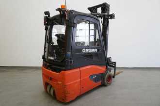 Chariot élévateur d'occasion LINDE E 18 EVO ION 386-02 ELEKTRO DREIRADFRONTSTAPLER (13012429)
