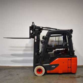 Chariot élévateur d'occasion LINDE E 18 L EVO 386-02 ELEKTRO DREIRADFRONTSTAPLER (12976118)