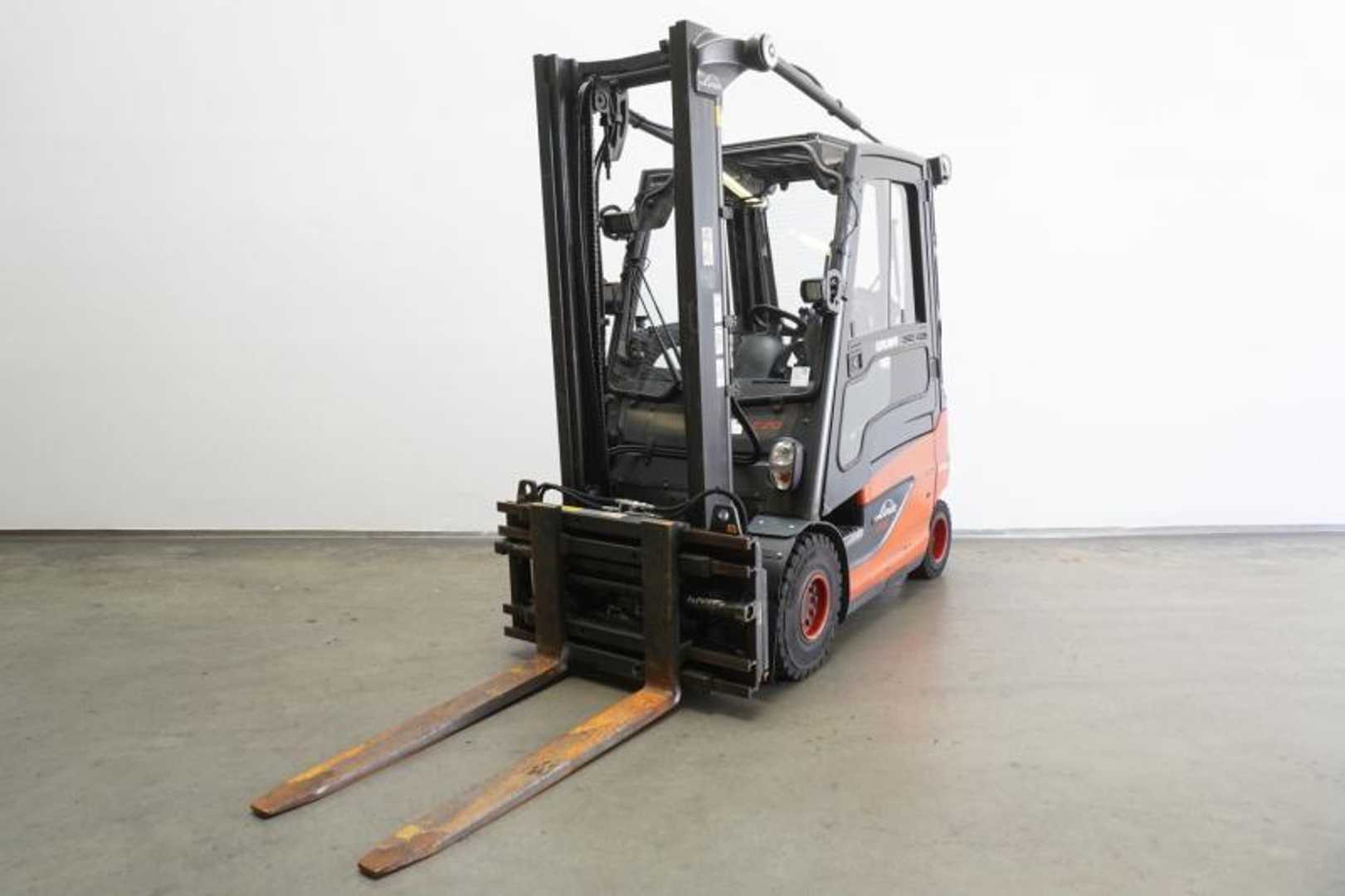 Chariot élévateur d'occasion LINDE E 20 387 ELEKTRO VIERRADFRONTSTAPLER (13067096)
