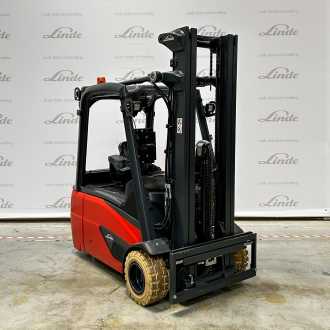 Chariot élévateur d'occasion LINDE E 20 L EVO ELEKTRO DREIRADFRONTSTAPLER (13073555)