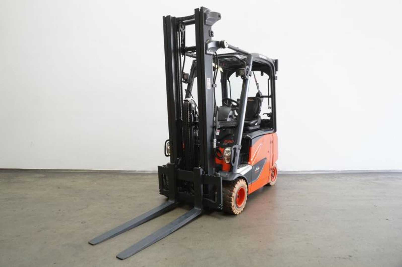 Chariot élévateur d'occasion LINDE E 20 PH EVO 386-02 ELEKTRO VIERRADFRONTSTAPLER (13072278)