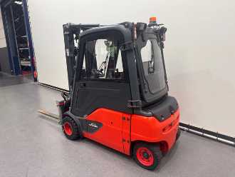Chariot élévateur d'occasion LINDE E 20 PL-02 ELEKTRO VIERRADFRONTSTAPLER (13071656)