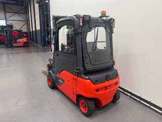 Chariot élévateur d'occasion LINDE E 20 PL-02 ELEKTRO VIERRADFRONTSTAPLER (13071656)