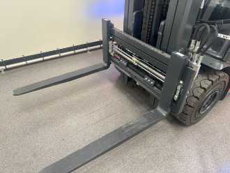 Chariot élévateur d'occasion LINDE E 25-01 DEMO / AIRCO ELEKTRO VIERRADFRONTSTAPLER (13054801)