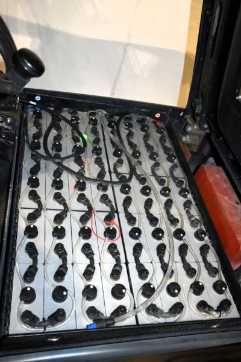 Chariot élévateur d'occasion LINDE E 25 387-01 ELEKTRO VIERRADFRONTSTAPLER (13021745)