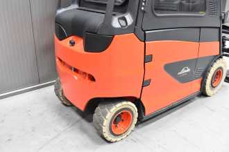Chariot élévateur d'occasion LINDE E 25 H /600 - 01 /57317/ ELEKTRO VIERRADFRONTSTAPLER (13041107)