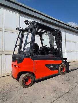 Chariot élévateur d'occasion LINDE E 25 L ELEKTRO VIERRADFRONTSTAPLER (13025280)