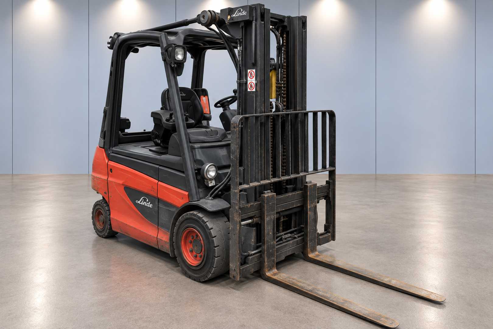 Chariot élévateur d'occasion LINDE E 30 - 01 /58521/ ELEKTRO VIERRADFRONTSTAPLER (13066204)