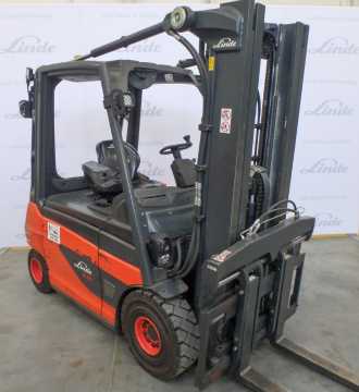 Chariot élévateur d'occasion LINDE E 30 : 3,0t ELEKTRO VIERRADFRONTSTAPLER (12961369)