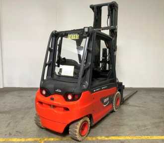 Chariot élévateur d'occasion LINDE E 30 387 ELEKTRO VIERRADFRONTSTAPLER (13059948)
