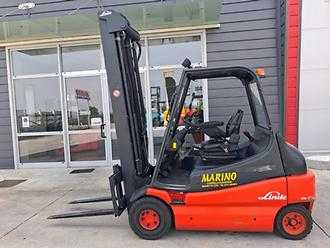 Chariot élévateur d'occasion LINDE E 30 ELEKTRO VIERRADFRONTSTAPLER (13037529) backdrop