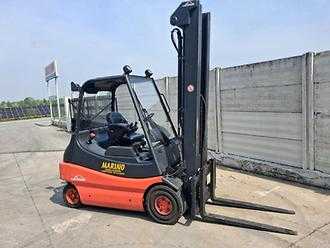 Chariot élévateur d'occasion LINDE E 30 ELEKTRO VIERRADFRONTSTAPLER (13037529)