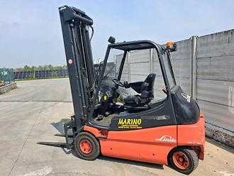 Chariot élévateur d'occasion LINDE E 30 ELEKTRO VIERRADFRONTSTAPLER (13037529)