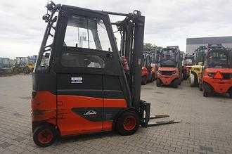 Chariot élévateur d'occasion LINDE E 30H-01/600 - 2018er ELEKTRO VIERRADFRONTSTAPLER (13066173)