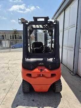 Chariot élévateur d'occasion LINDE E 30L-01 ELEKTRO VIERRADFRONTSTAPLER (13025281)