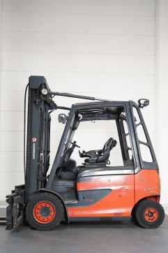 Chariot élévateur d'occasion LINDE E 40/600 H 388 ELEKTRO VIERRADFRONTSTAPLER (13066259)