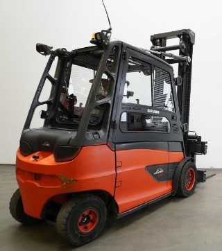 Chariot élévateur d'occasion LINDE E 50/600 HL 388 ELEKTRO VIERRADFRONTSTAPLER (12869371)