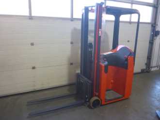 Chariot élévateur d'occasion LINDE E10 ELEKTRO DREIRADFRONTSTAPLER (13051009) backdrop
