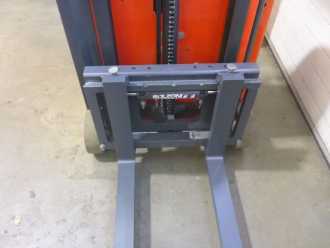 Chariot élévateur d'occasion LINDE E10 ELEKTRO DREIRADFRONTSTAPLER (13051009)