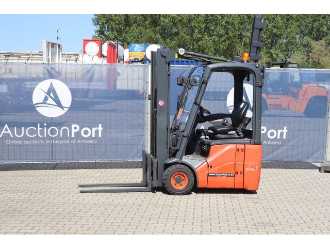Chariot élévateur d'occasion LINDE E12-01 ELEKTRO VIERRADFRONTSTAPLER (13041355) backdrop