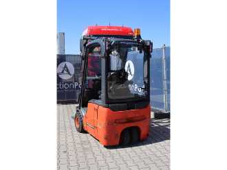 Chariot élévateur d'occasion LINDE E12-01 ELEKTRO VIERRADFRONTSTAPLER (13041355)