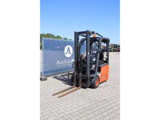 Chariot élévateur d'occasion LINDE E12-01 ELEKTRO VIERRADFRONTSTAPLER (13041356)