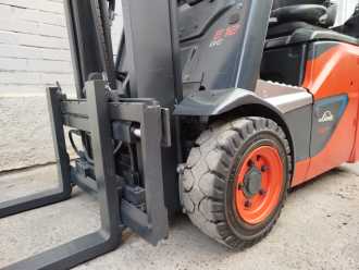 Chariot élévateur d'occasion LINDE E12-02 Litio ELEKTRO DREIRADFRONTSTAPLER (13072727)