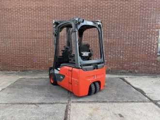 Chariot élévateur d'occasion LINDE E14-02 ELEKTRO DREIRADFRONTSTAPLER (13072017)