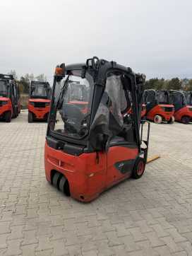 Chariot élévateur d'occasion LINDE E14-02 ELEKTRO DREIRADFRONTSTAPLER (13073243)