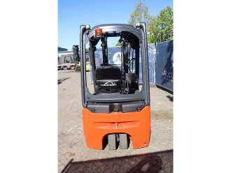 Chariot élévateur d'occasion LINDE E14-02 ELEKTRO VIERRADFRONTSTAPLER (13041248)