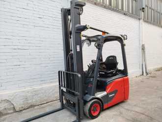 Chariot élévateur d'occasion LINDE E14-02 EVO ELEKTRO DREIRADFRONTSTAPLER (13067377) backdrop