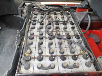 Chariot élévateur d'occasion LINDE E14 ELEKTRO DREIRADFRONTSTAPLER (13067320)