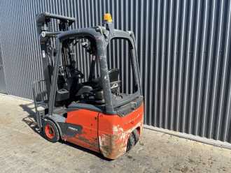 Chariot élévateur d'occasion LINDE E15-02 ELEKTRO DREIRADFRONTSTAPLER (13065753)