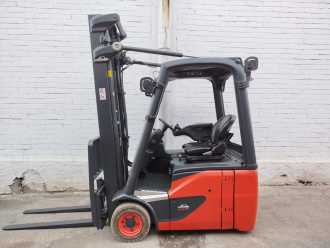 Chariot élévateur d'occasion LINDE E15-02 EVO ELEKTRO DREIRADFRONTSTAPLER (13040274)