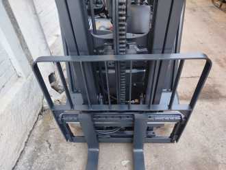 Chariot élévateur d'occasion LINDE E15-02 EVO ELEKTRO DREIRADFRONTSTAPLER (13040274)