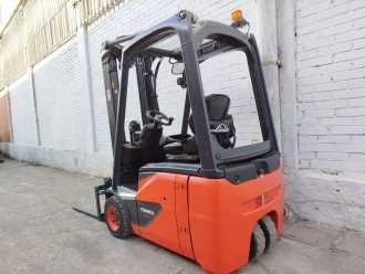 Chariot élévateur d'occasion LINDE E15-02 EVO ELEKTRO DREIRADFRONTSTAPLER (13045518)