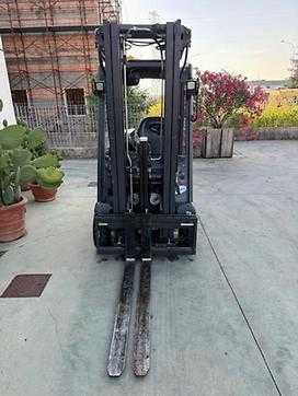 Chariot élévateur d'occasion LINDE E15-02 Evo ELEKTRO DREIRADFRONTSTAPLER (13057516)