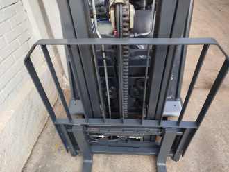 Chariot élévateur d'occasion LINDE E16-01 ELEKTRO DREIRADFRONTSTAPLER (13067347)